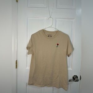 Cream Tee with cute small rose patch